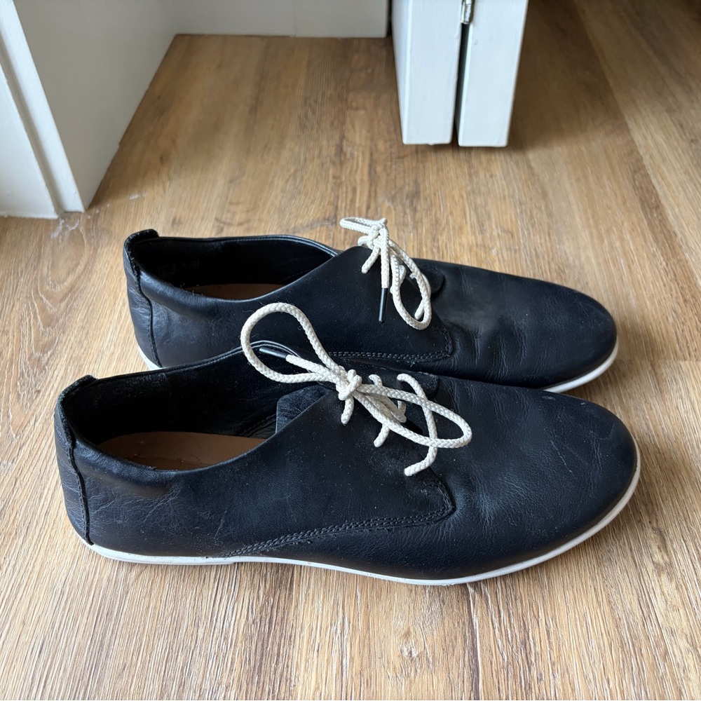 Clarks Black Leather Women's Flats with Cream Laces